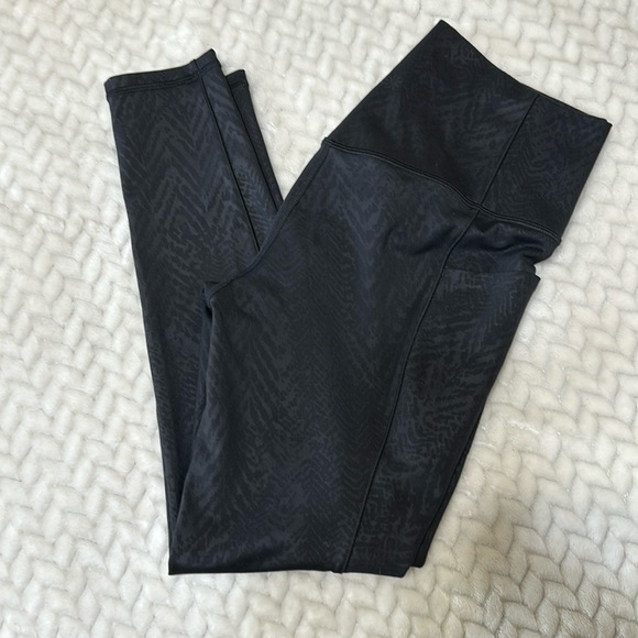 Athleta Pants - Athleta salutation stash tight 7/8 length